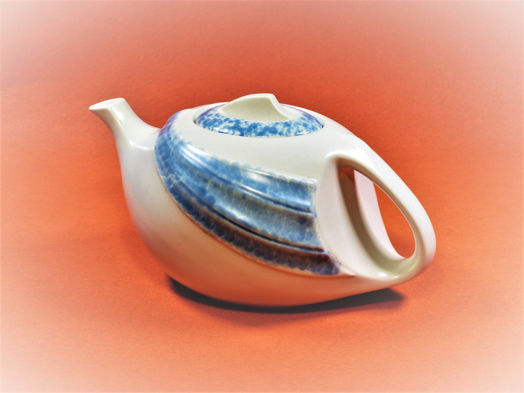 Vintage T-Flo Teapot, Sleek Shape, 950ml / 4 Cup Capacity