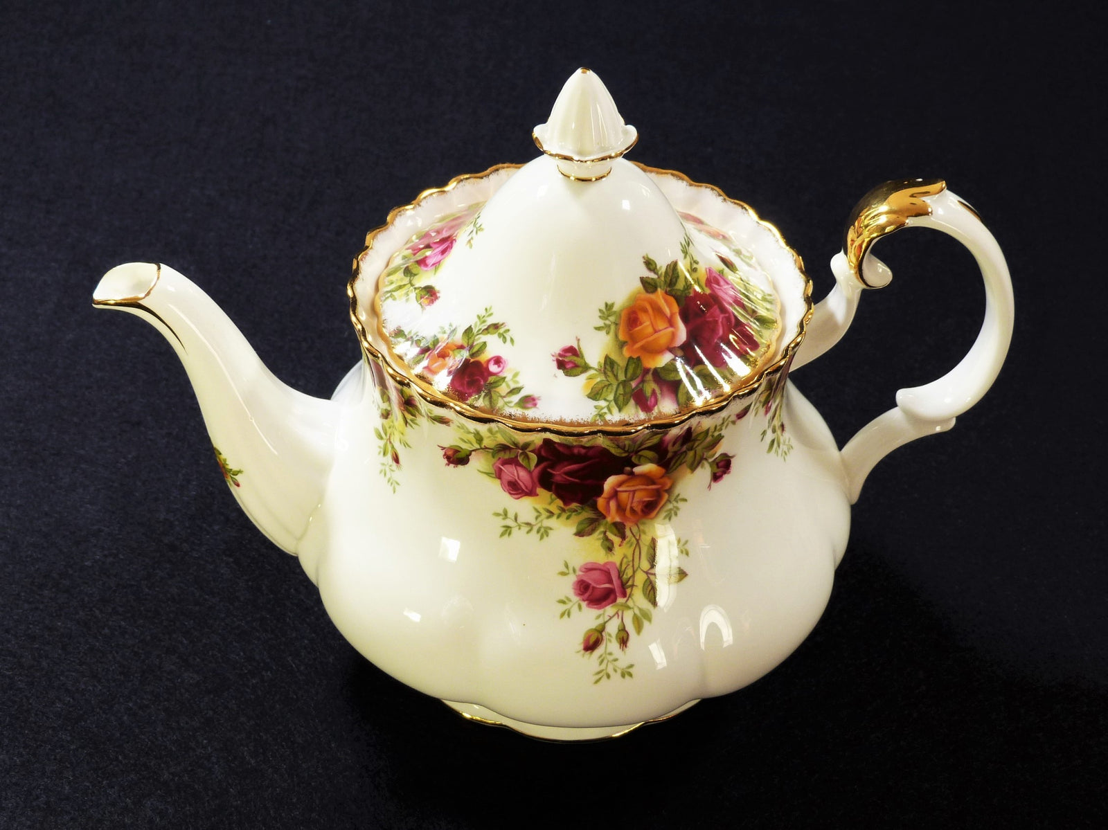 Royal Albert Teapot, Old Country Roses, Large Teapot, 6 Cup, Made in England