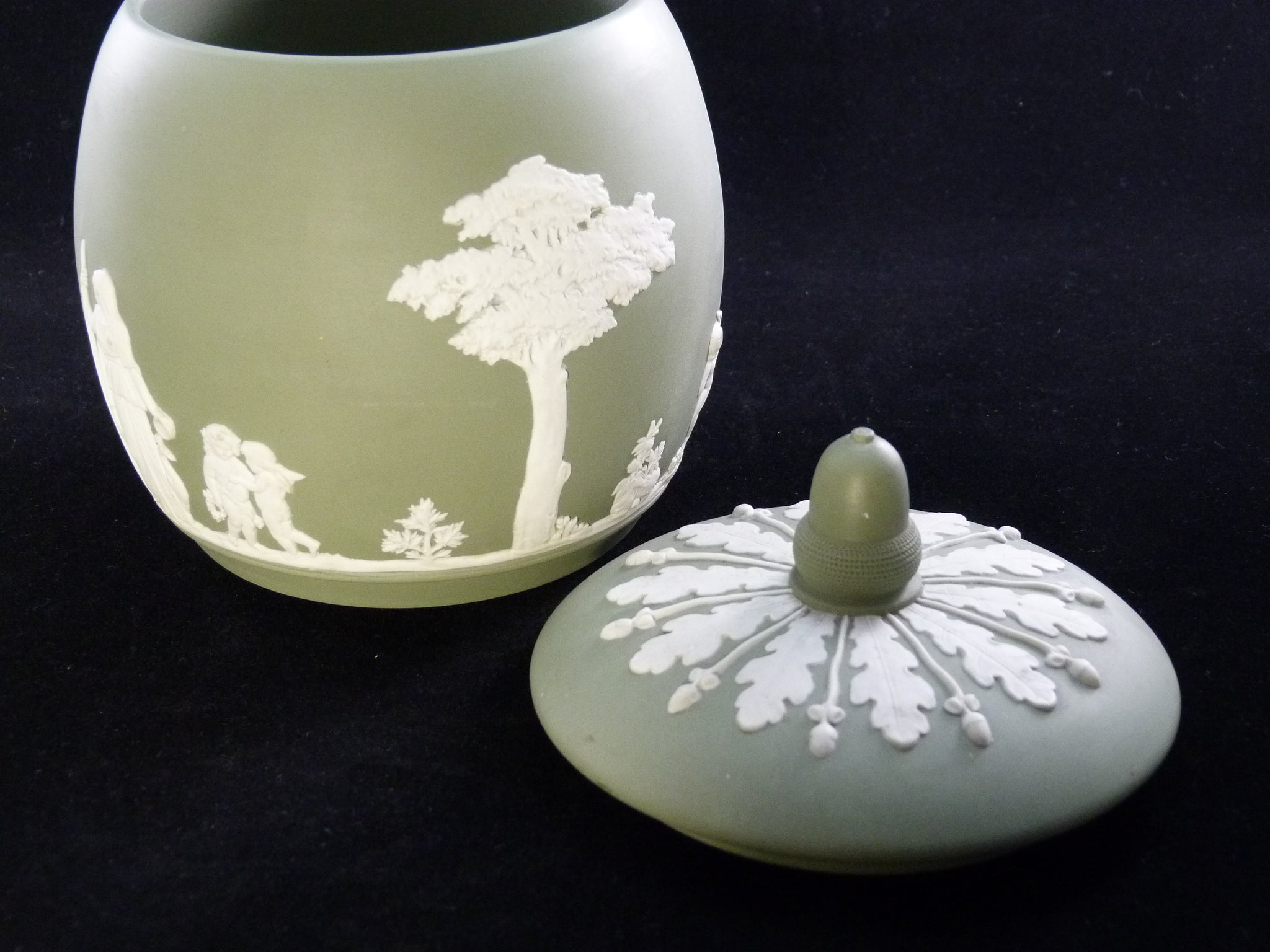 wedgwood tobacco jar Jasperware Lidded Box Light blue Wedgwood tobacco leaf