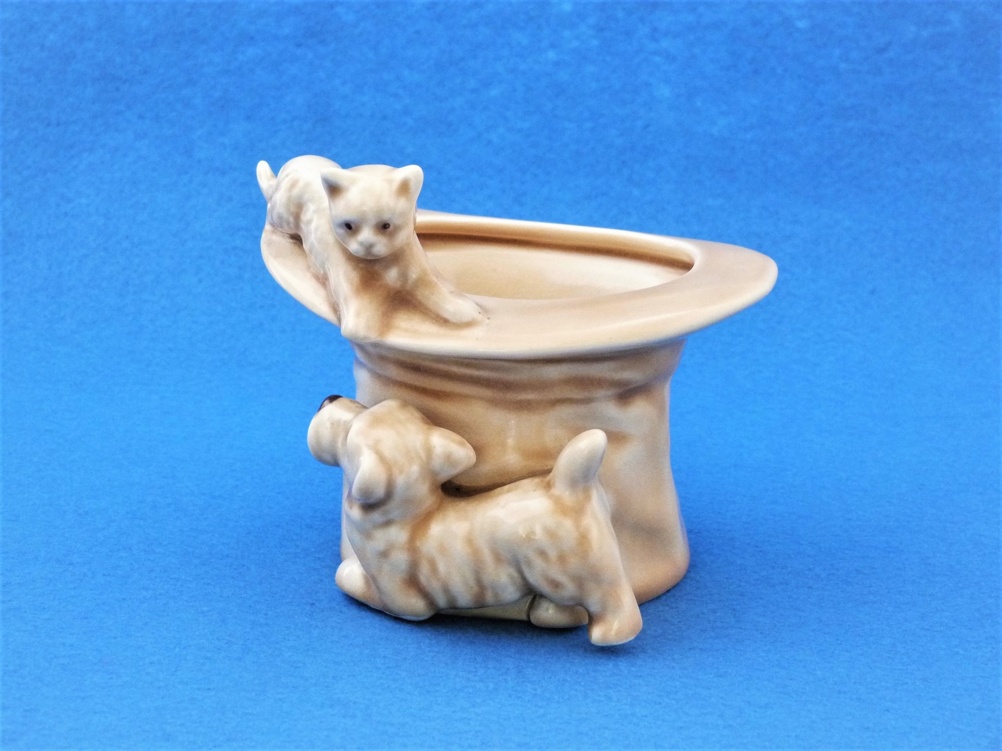 SylvaC Cat and Dog with a Hat, No 1484, Sylvac Ornament